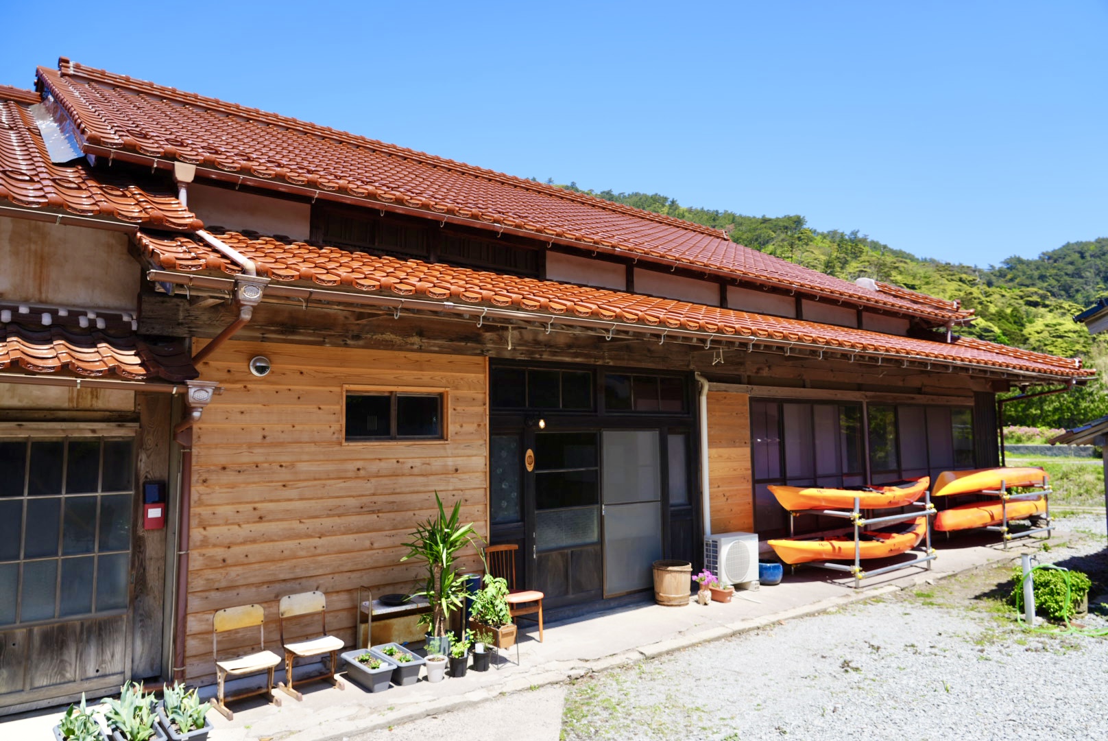 古民家ゲストハウス 碧 の外観・瓦屋根